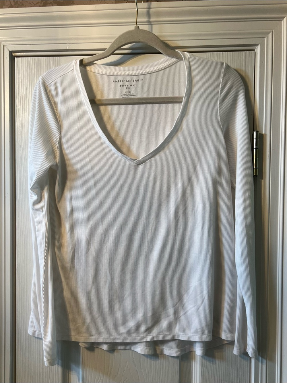 American Eagle Outfitters White Ribbed V-Neck Long Sleeve Tee